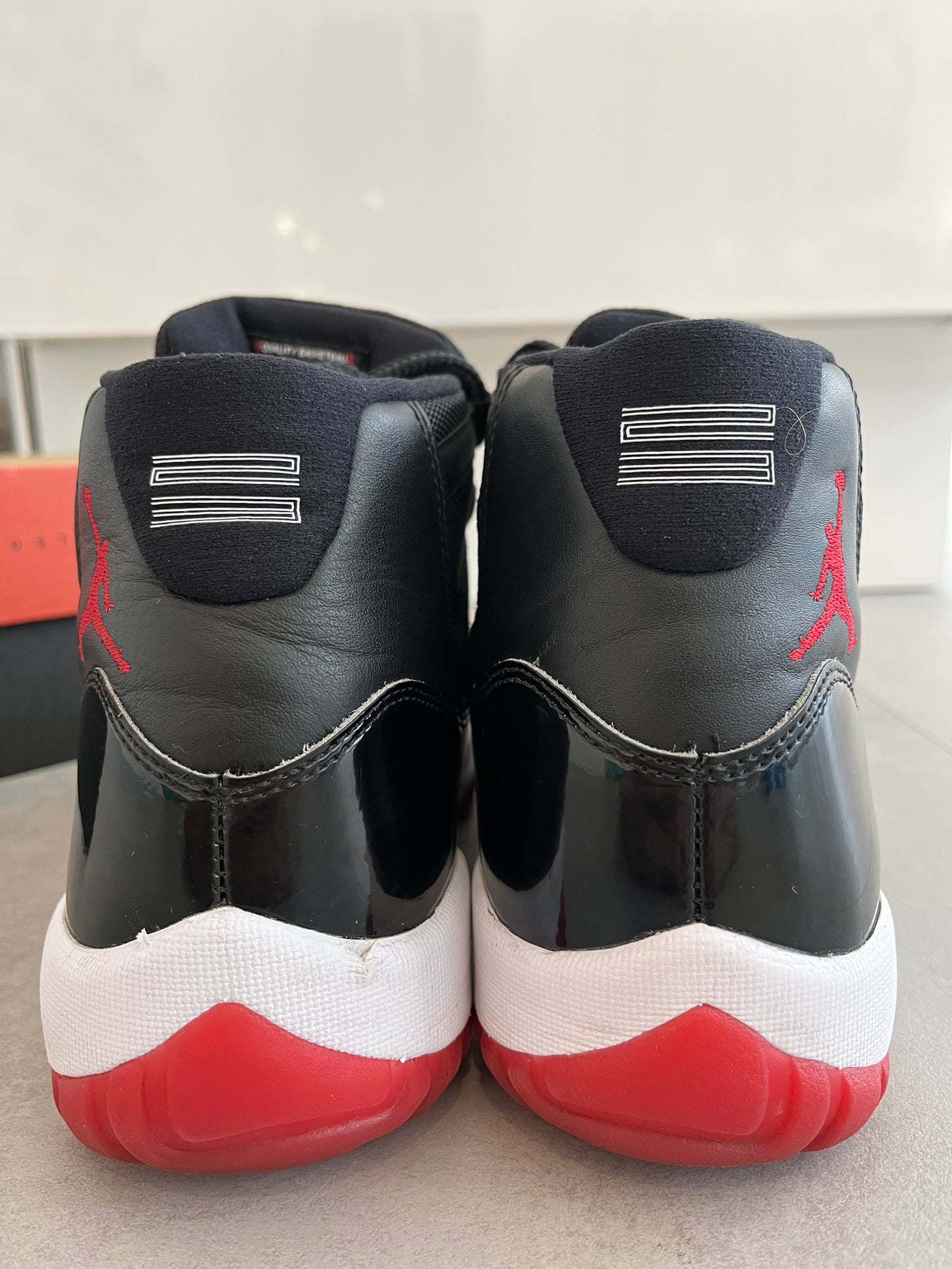 UK 9 - Jordan 11 Retro Playoffs Bred (2019)