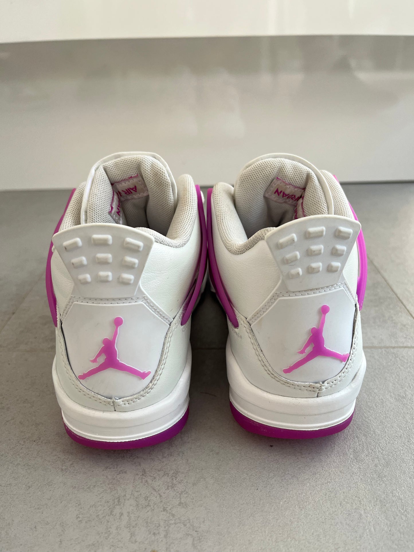 UK - Jordan 4 Retro Hyper Violet (GS)