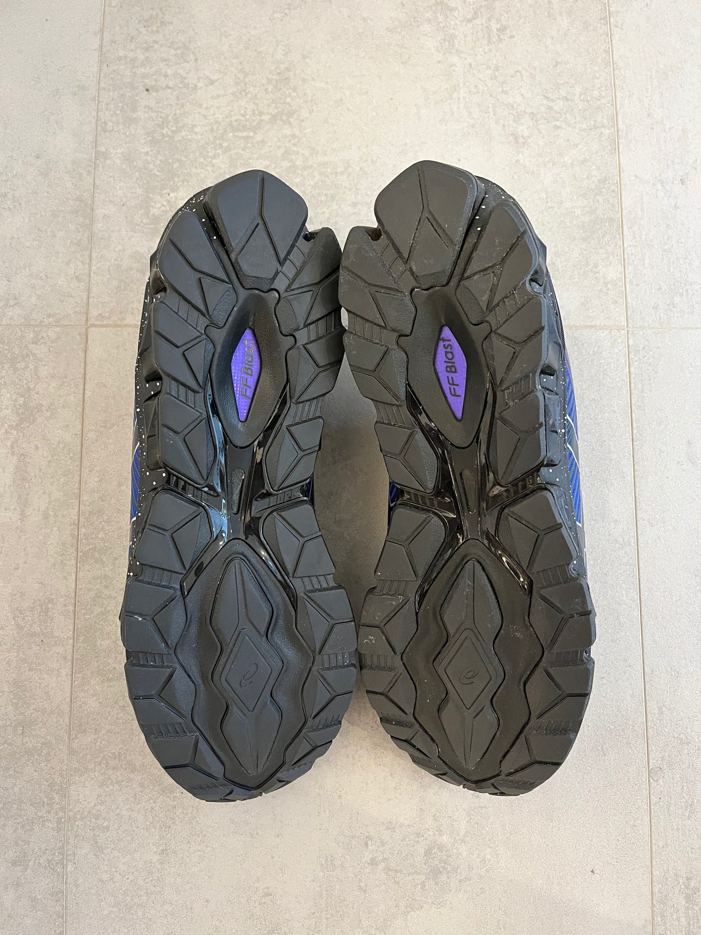 UK 10 - Asics Gel Quantum