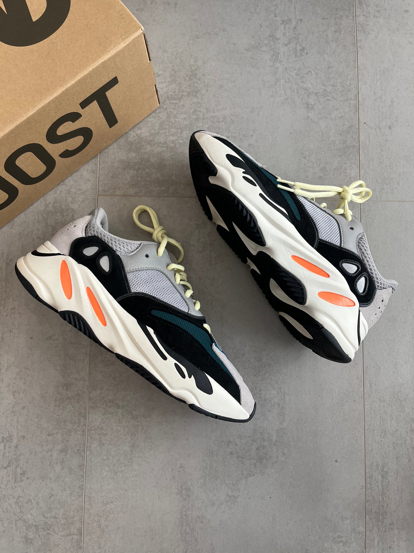 UK 9 - adidas Yeezy Boost 700 Wave Runner