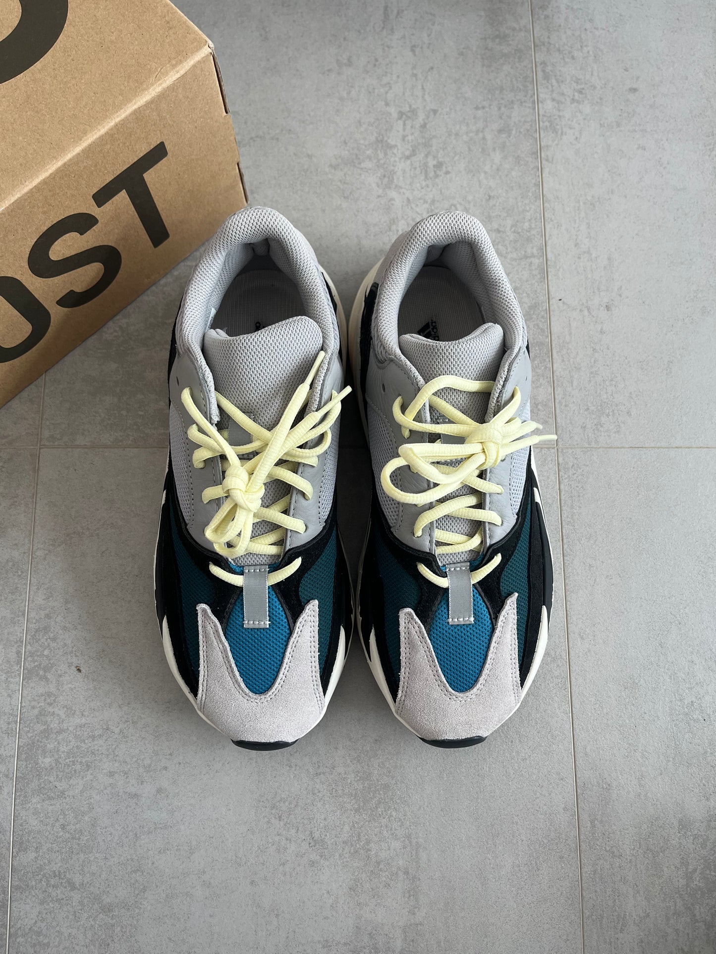 UK 9 - adidas Yeezy Boost 700 Wave Runner