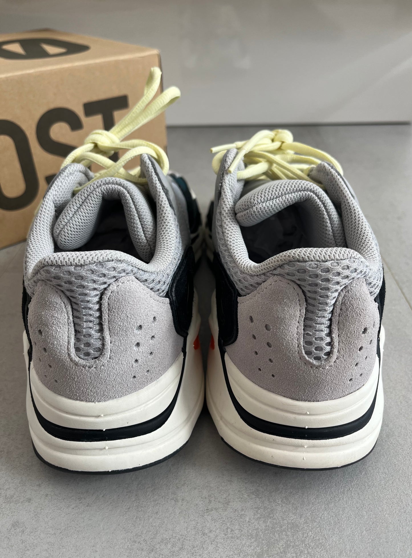 UK 9 - adidas Yeezy Boost 700 Wave Runner