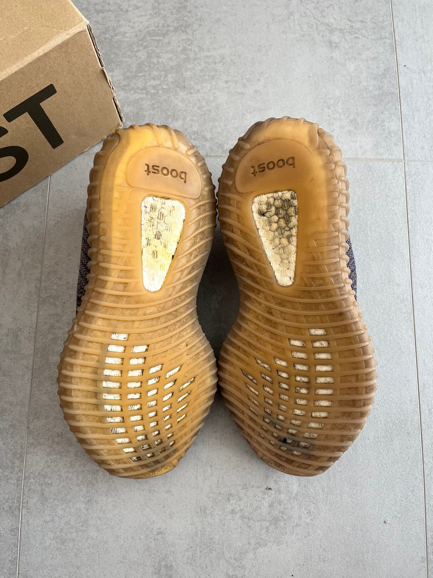 UK 4.5 - adidas Yeezy Boost 350 V2 Fade