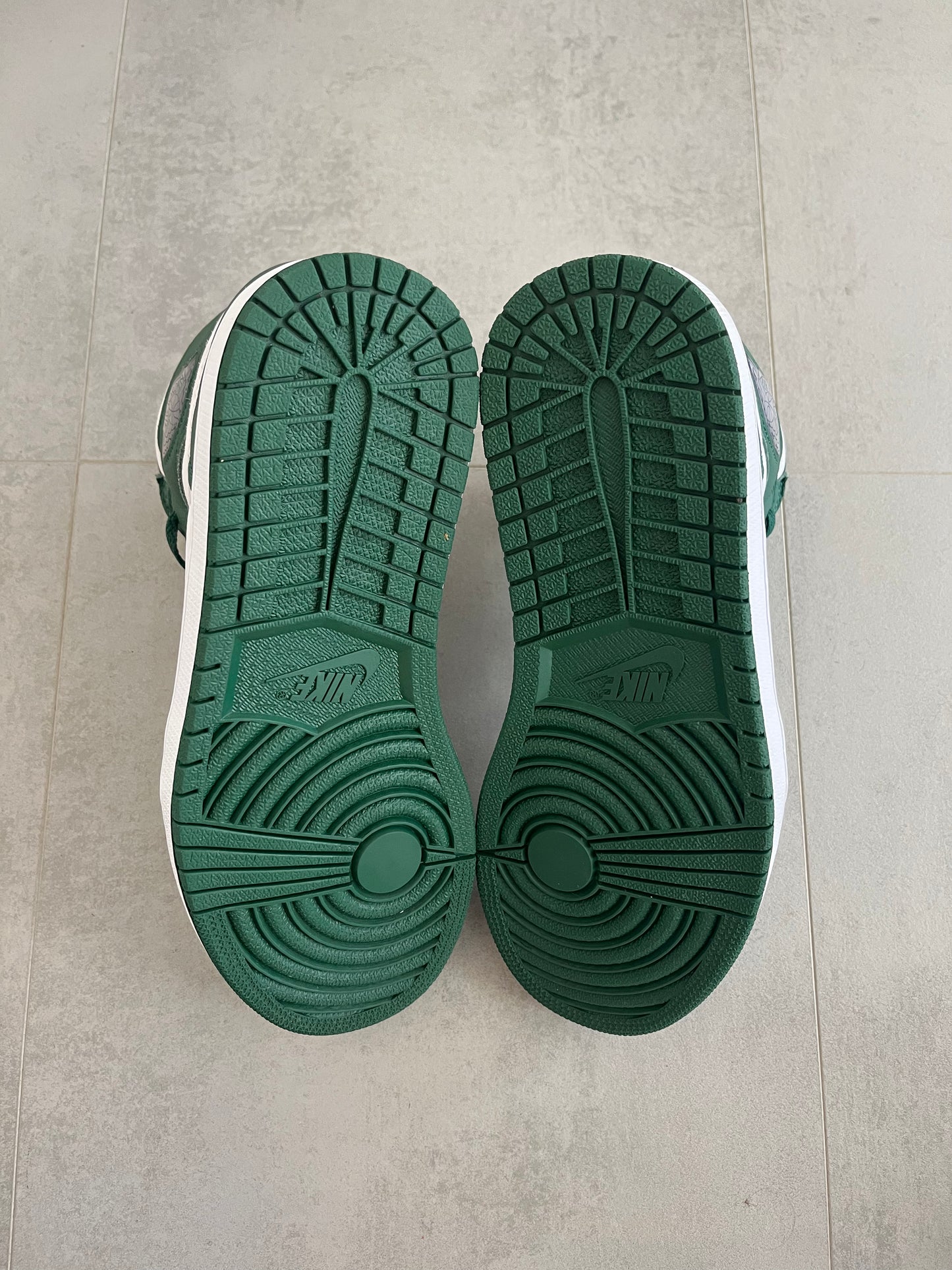 UK 8 - Jordan 1 Retro High OG Gorge Green