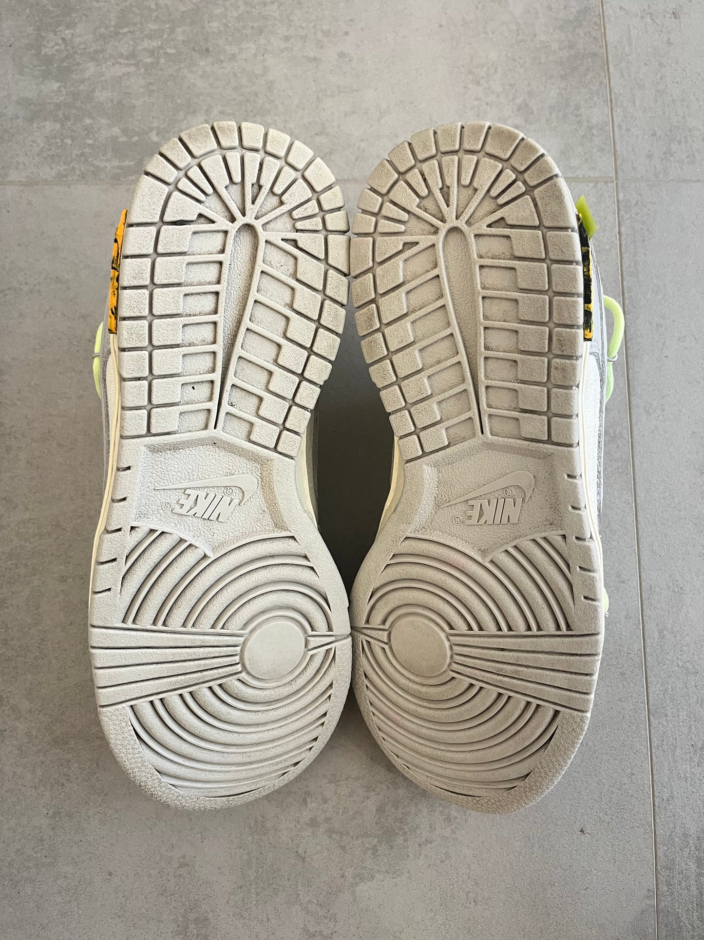 UK 5.5 - Nike Dunk Low Off-White Lot 43