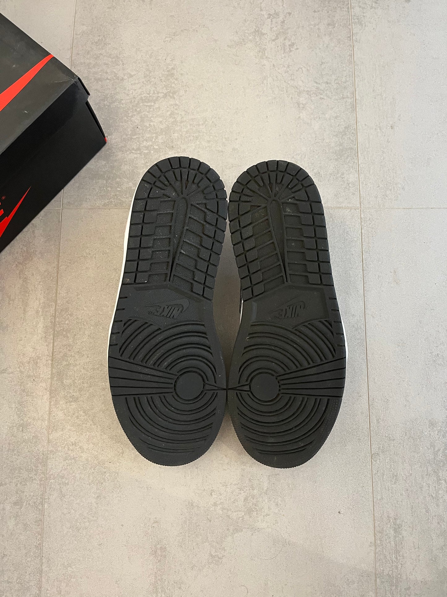 UK 9 - Nike Air Jordan 1 Low OG "Bleached Coral"